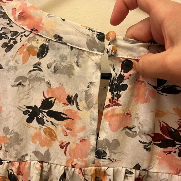 Torrid floral peach and green top size 2 - Picture 4 of 9
